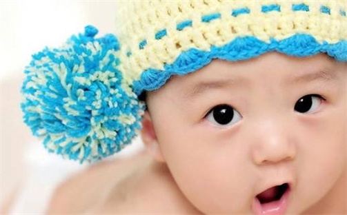 何姓男孩子取名