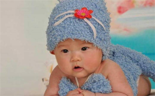 周姓2026/07/05出生女宝宝起名全攻略：名字推荐与禁忌字分析